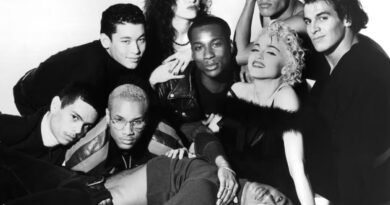 Demandas, berrinches y aquella cena con Almodóvar y Banderas: cuando ‘En la cama con Madonna’ inventó el ‘reality show’