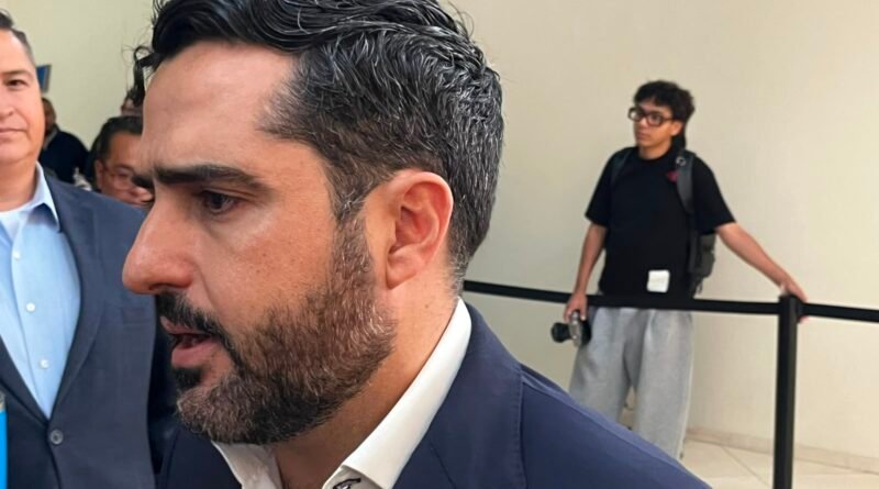 Dorantes alerta por censura en Ley Anti Memes - RR Noticias