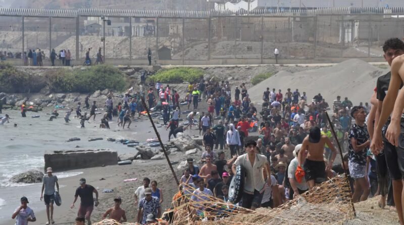 El Gobierno registra una caída de inmigrantes irregulares en lo que va de año sin contar los más de 70.000 del cruce masivo en Ceuta