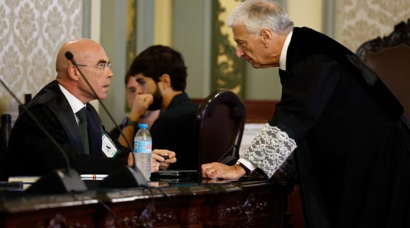 El Supremo paraliza el derecho al voto de los beneficiarios de la ley de nietos hasta que acrediten que son hijos o nietos de exiliados