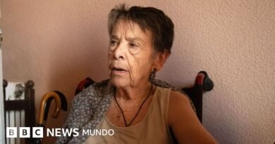 El dramático desahucio de la anciana Maricarmen de 87 años que expone la gravedad de la crisis de vivienda en España - BBC News Mundo