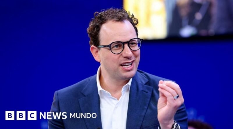 El ensayo en el que el director de Anthropic pide ralentizar el desarrollo de la inteligencia artificial - BBC News Mundo