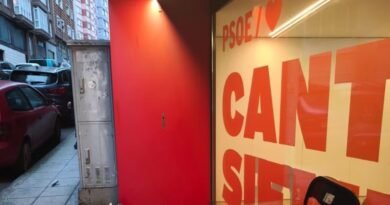 El fiscal pide hasta 19 años de cárcel para dos ultraderechistas por atacar con explosivos una sede del PSOE durante una charla