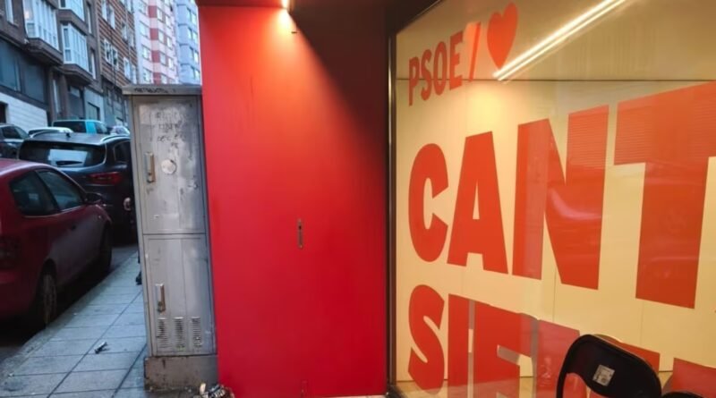 El fiscal pide hasta 19 años de cárcel para dos ultraderechistas por atacar con explosivos una sede del PSOE durante una charla