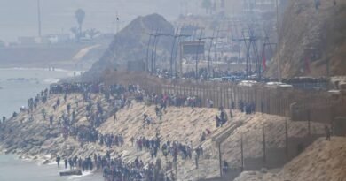 El informe de la Policía apunta que agentes marroquíes “guiaron” la entrada de migrantes a Ceuta