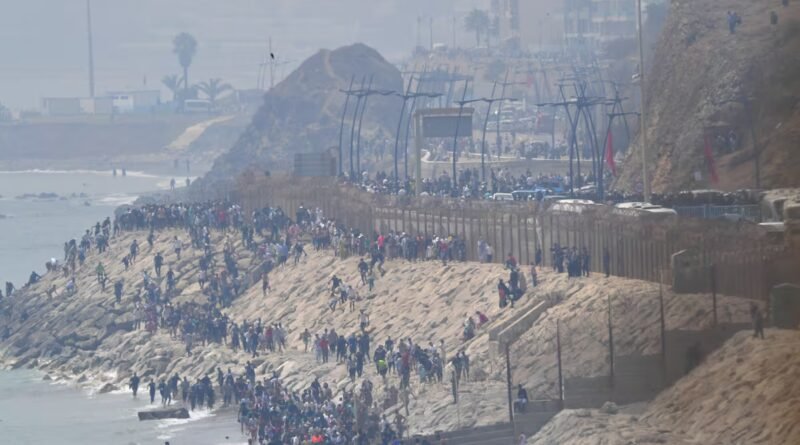 El informe de la Policía apunta que agentes marroquíes “guiaron” la entrada de migrantes a Ceuta
