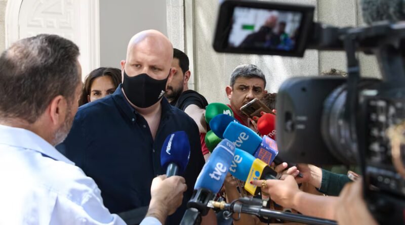 El juez da el primer paso para mandar al banquillo al empresario que financió a Alvise