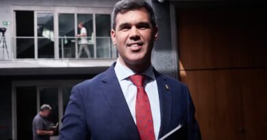 El presidente del PP navarro deja el cargo por sorpresa y en el partido no se descarta la candidatura del tránsfuga Sayas