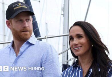 El rey Carlos III deja claro que Harry y Meghan siguen sin ejercer funciones para la monarquía británica pese a su regreso a Reino Unido - BBC News Mundo