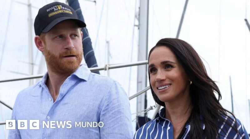 El rey Carlos III deja claro que Harry y Meghan siguen sin ejercer funciones para la monarquía británica pese a su regreso a Reino Unido - BBC News Mundo