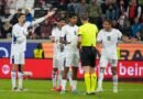Expulsan al futbolista israelí Sayed Abu Farchi tras celebrar un gol simulando un disparo con el banderín 