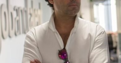 Ferraris y Porsches, 17 armas largas y una tarjeta de residencia de Emiratos: el registro del castillo de Betancourt en España