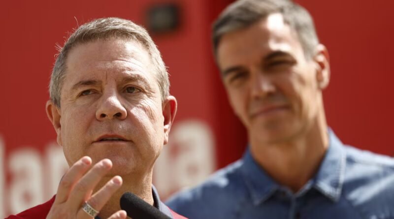 García-Page acusa a Sánchez de “vivir arrodillado a las minorías más sangrientas” de Junts y Bildu