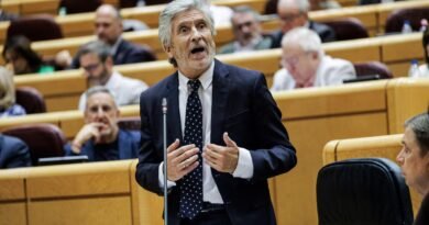Interior prepara la instalación de dos centros de identificación permanentes para migrantes en Ceuta y Melilla con 800 plazas cada uno