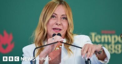 Italia prohíbe el burka y el niqab en las escuelas y limita el número de niños que no hablen italiano en las aulas - BBC News Mundo