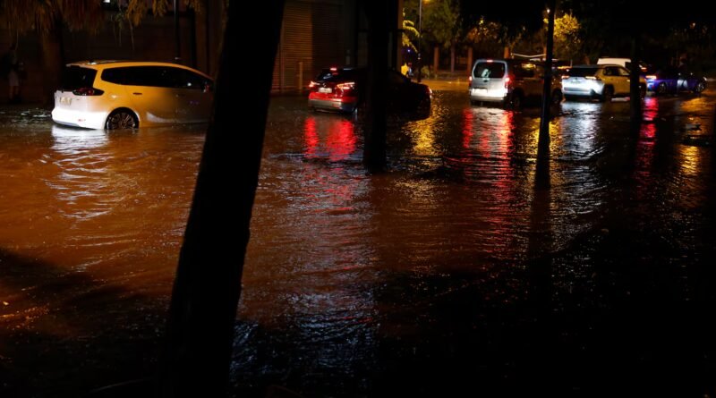 La Generalitat envía un Es-Alert por el riesgo de inundaciones y activa la preemergencia en los barrancos tras las fuertes lluvias en Valencia