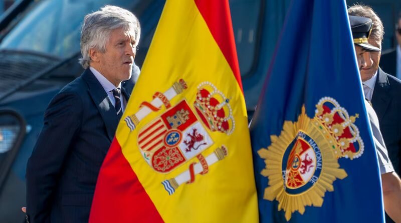 La Policía condecora a la asesora de Marlaska señalada por la lista que clasificaba periodistas por su ideología