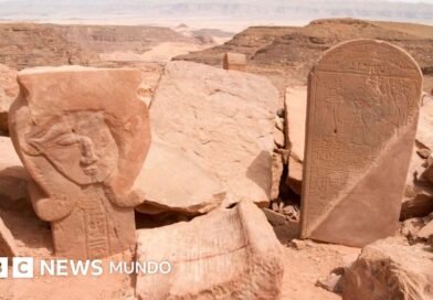 La mina de turquesa donde nació nuestro alfabeto (y cuáles fueron las primeras palabras que encontraron) - BBC News Mundo