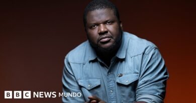 La polémica en Francia por el autor al que acusan de haber escrito con IA su premiada novela - BBC News Mundo