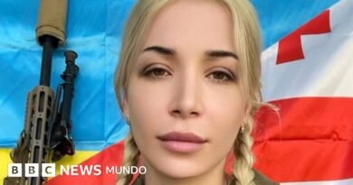 La red de propaganda prorrusa que explota la violencia sexual y utiliza a mujeres del ejército ucraniano como cebo  - BBC News Mundo