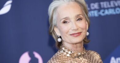 La reflexión de Kristin Scott Thomas sobre haber perdido dos padres de niña: “Interpreto a muchas mujeres de luto”