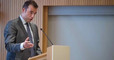Las derecha, Junts, empresarios y sindicatos rechazan la regulación de los lobbies del Gobierno