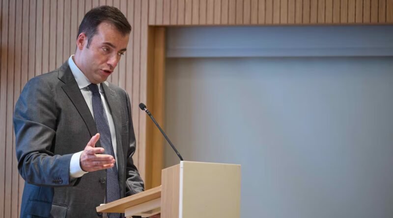 Las derecha, Junts, empresarios y sindicatos rechazan la regulación de los lobbies del Gobierno