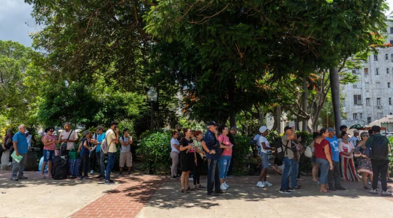 Las expectativas frustradas de muchos solicitantes de nacionalidad por el colapso de la red consular