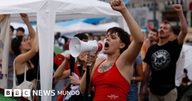 Las imágenes de la acampada en la Puerta del Sol de Madrid para protestar por la crisis de vivienda  - BBC News Mundo