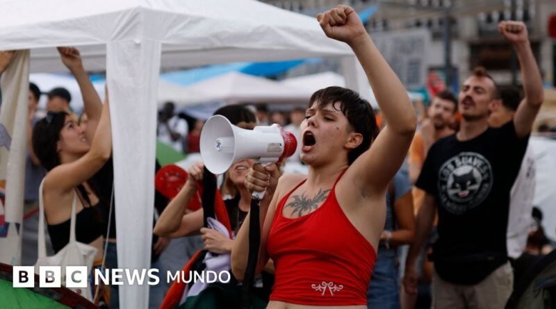 Las imágenes de la acampada en la Puerta del Sol de Madrid para protestar por la crisis de vivienda - BBC News Mundo