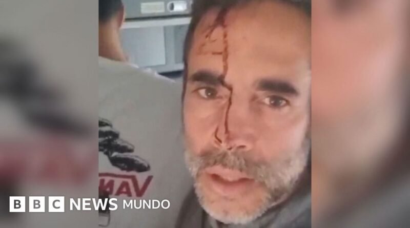 Las imágenes dentro del avión con destino a Israel en el que apuñalaron a un piloto - BBC News Mundo