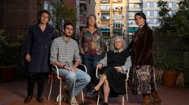 Las otras Maricarmen que luchan por seguir en su casa