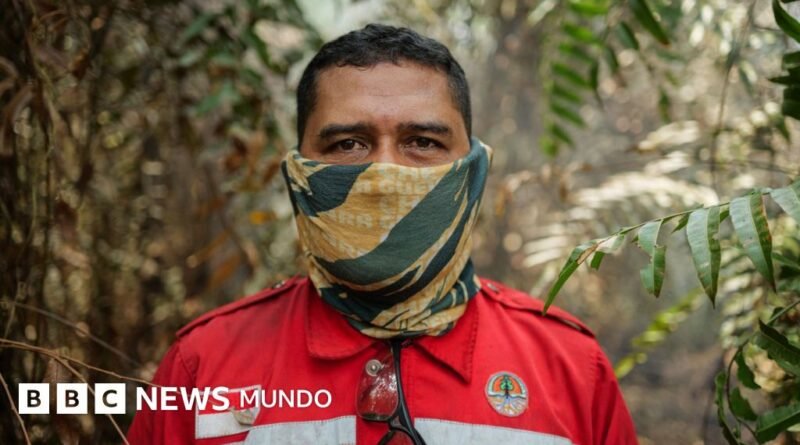 Los voluntarios que arriesgan sus vidas para desactivar las