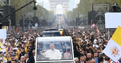 Macron califica de “monumental” la misa de León XIV en París - RR Noticias