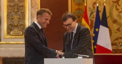 Macron defiende la UE ante los estudiantes en su visita a España: “Somos este viejo continente que se subestima. Pero no vamos tan mal”