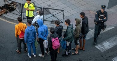 Más de 1.000 menores aún deambulan por Ceuta: entre la guerra política y el limbo