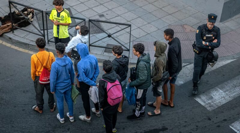 Más de 1.000 menores aún deambulan por Ceuta: entre la guerra política y el limbo