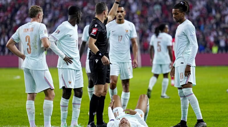Mbappé marca con Francia y se lesiona en su rodilla izquierda