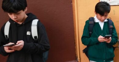 México saca los teléfonos móviles de las escuelas: ni en clases ni en el recreo desde el 3 de noviembre 