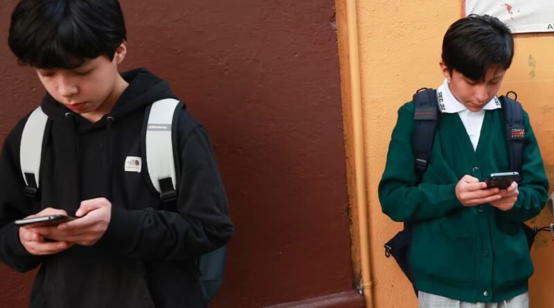 México saca los teléfonos móviles de las escuelas: ni en clases ni en el recreo desde el 3 de noviembre