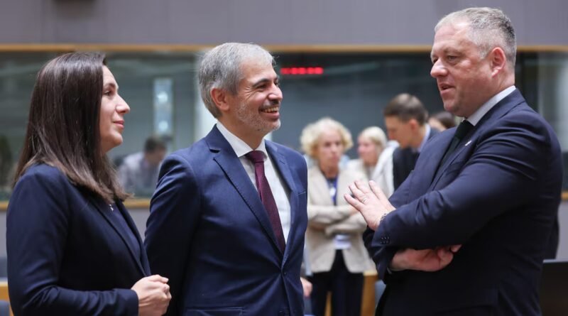 “No es aceptable”: varios Estados recriminan a España que intente condicionar el catalán al proceso de ampliación de la UE