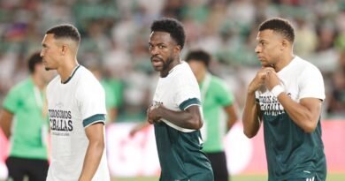 PP y Vox cargan contra Vinicius, Mbappé y Konaté por su gesto en el partido entre el Elche y el Real Madrid