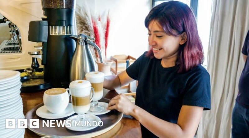 Por qué el café estimula mucho a algunas personas y tiene pocos efectos en otras - BBC News Mundo