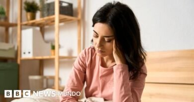 Por qué más mujeres sufren ataques de migraña que los hombres (y qué puede ayudar a calmar el dolor)  - BBC News Mundo