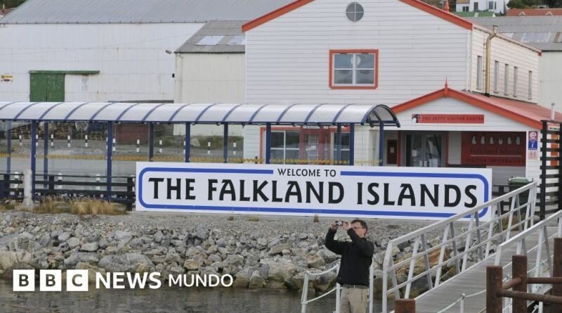 Por qué volvió la tensión entre Argentina e Inglaterra por Malvinas/Falklands 44 años después de la guerra - BBC News Mundo