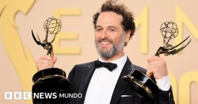 Premios Emmy 2026: estos son los ganadores de una gala en la que hizo historia la serie de comedia “Widow's Bay” Premios Emmy 2026: estos son los ganadores de una gala en la que hizo historia la serie de comedia