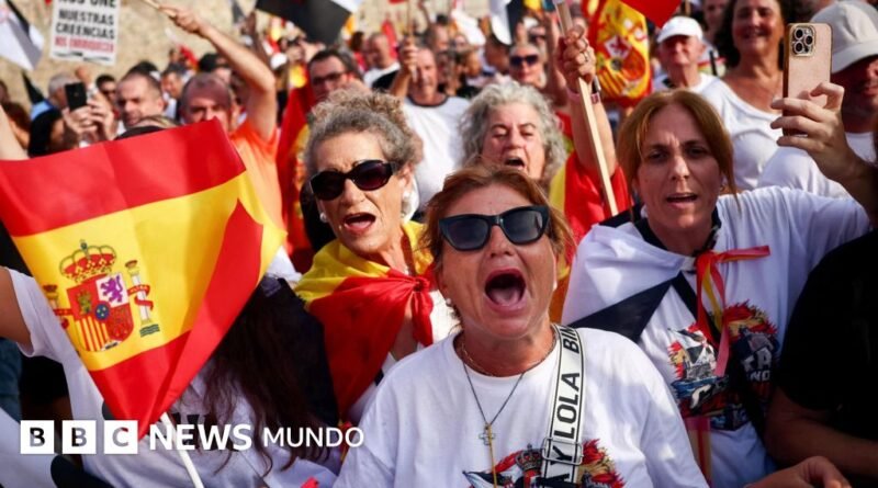 Protestas en España por la respuesta del gobierno de Pedro Sánchez a la crisis migratoria en Ceuta - BBC News Mundo