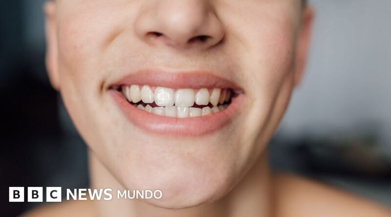 Qué debes comer para proteger las bacterias beneficiosas de tu boca - BBC News Mundo