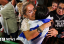 Qué se sabe sobre el apuñalamiento en un vuelo rumbo a Israel que califican como un 