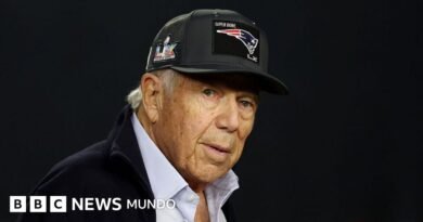 Quién es Robert Kraft, el multimillonario en el centro de la polémica por la gira de Ed Sheeran - BBC News Mundo